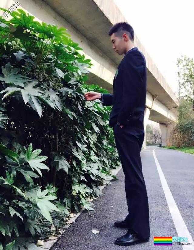 帅气空少小奶狗健身房撸铁！-51虹马