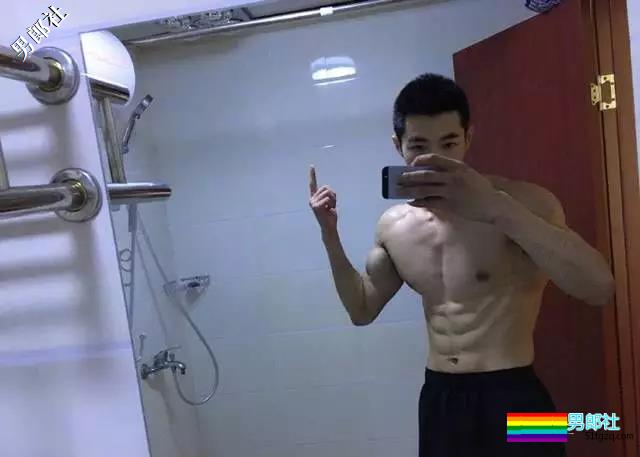 帅气空少小奶狗健身房撸铁! - 51虹马 帅气空少小奶狗健身房撸铁! - 51虹马