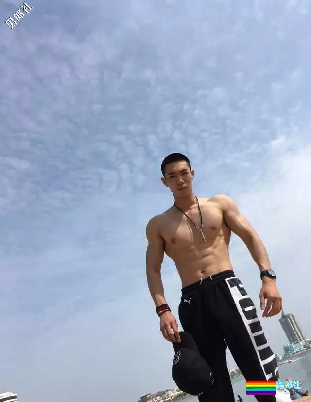 帅气空少小奶狗健身房撸铁！ - 51虹马