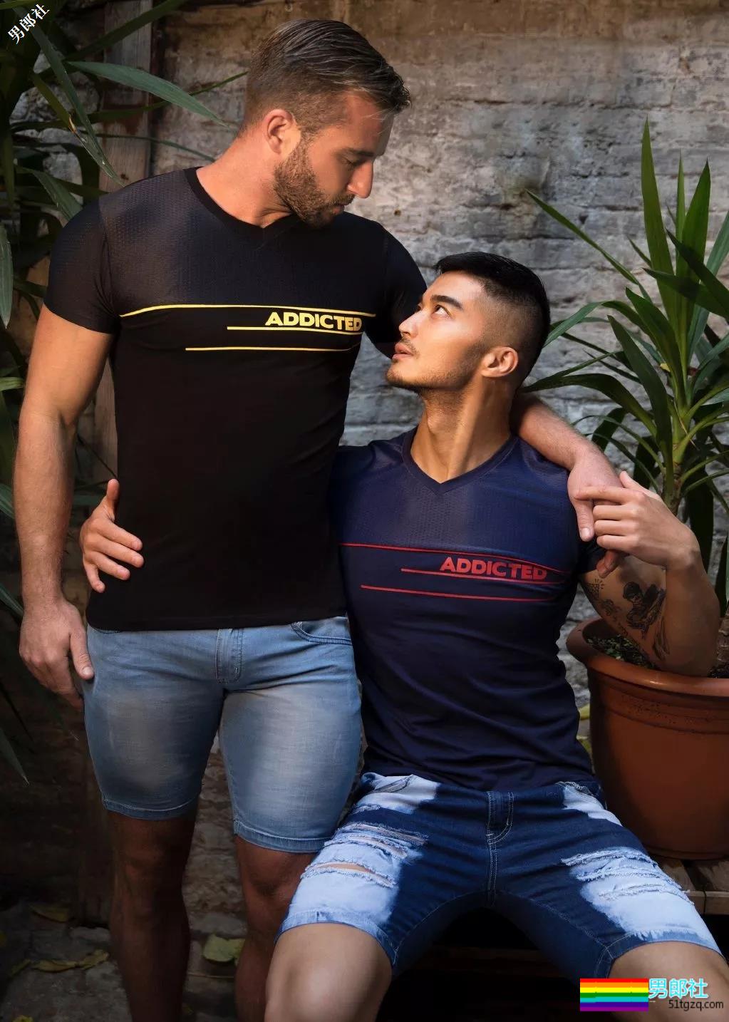 樊野与外国男模贴身拍内裤大片!拍出了基V的既视感!穿增高鞋成亮点 - 51虹马 樊野与外国男模贴身拍内裤大片!拍出了基V的既视感!穿增高鞋成亮点 - 51虹马