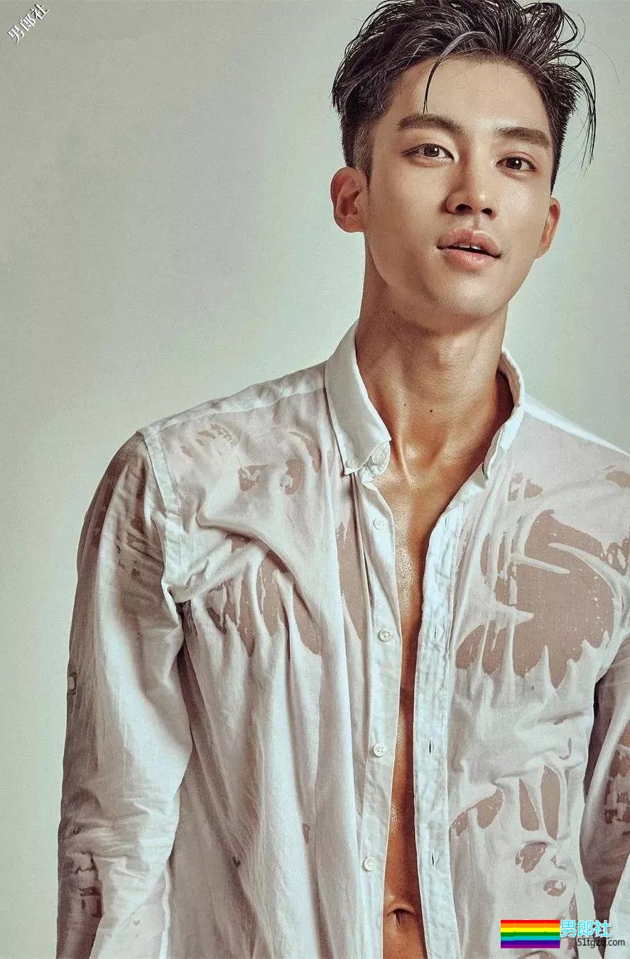 肌肉小狼狗八块腹肌太惹眼,长腿大胸肌的运动Boy! - 51虹马 肌肉小狼狗八块腹肌太惹眼,长腿大胸肌的运动Boy! - 51虹马