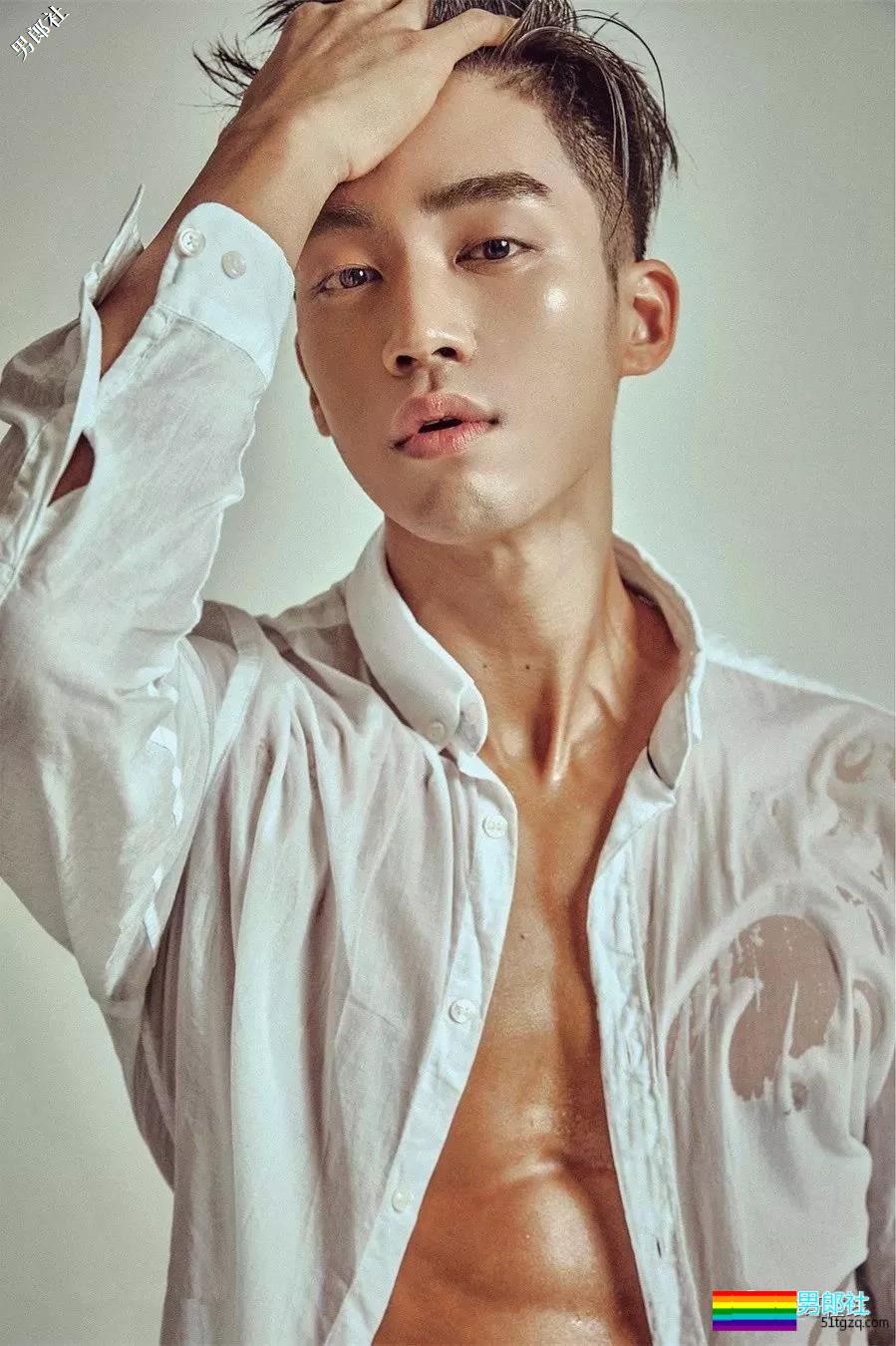 肌肉小狼狗八块腹肌太惹眼,长腿大胸肌的运动Boy! - 51虹马 肌肉小狼狗八块腹肌太惹眼,长腿大胸肌的运动Boy! - 51虹马