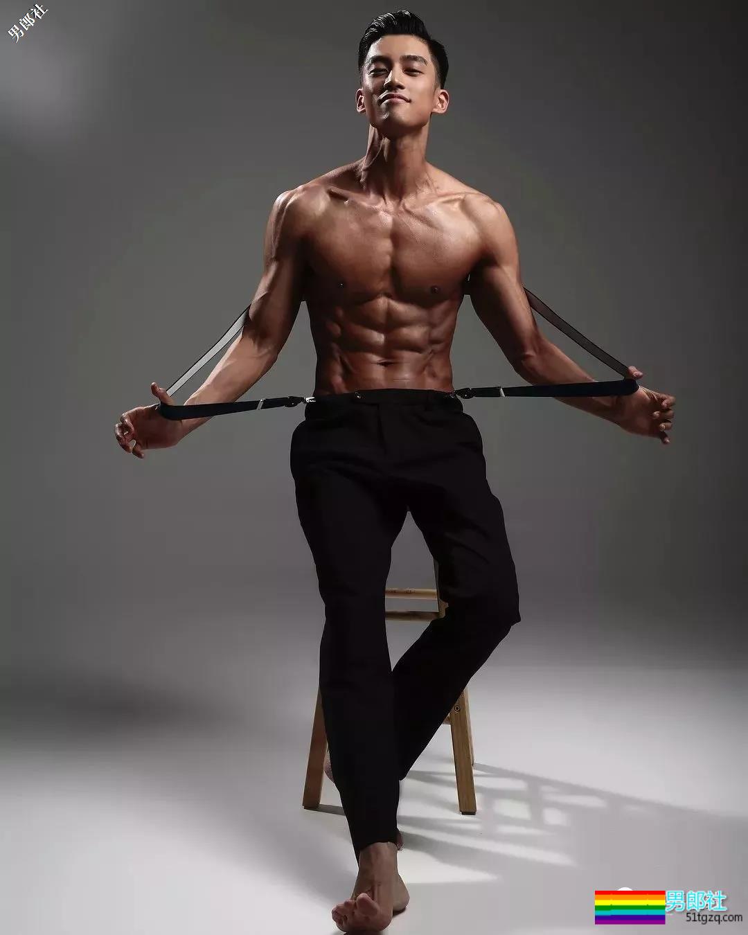 肌肉小狼狗八块腹肌太惹眼,长腿大胸肌的运动Boy! - 51虹马 肌肉小狼狗八块腹肌太惹眼,长腿大胸肌的运动Boy! - 51虹马