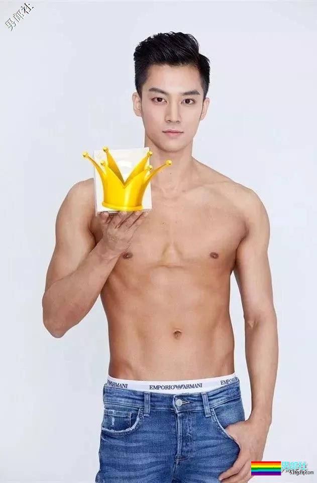 肌肉小狼狗八块腹肌太惹眼，长腿大胸肌的运动Boy！ - 51虹马