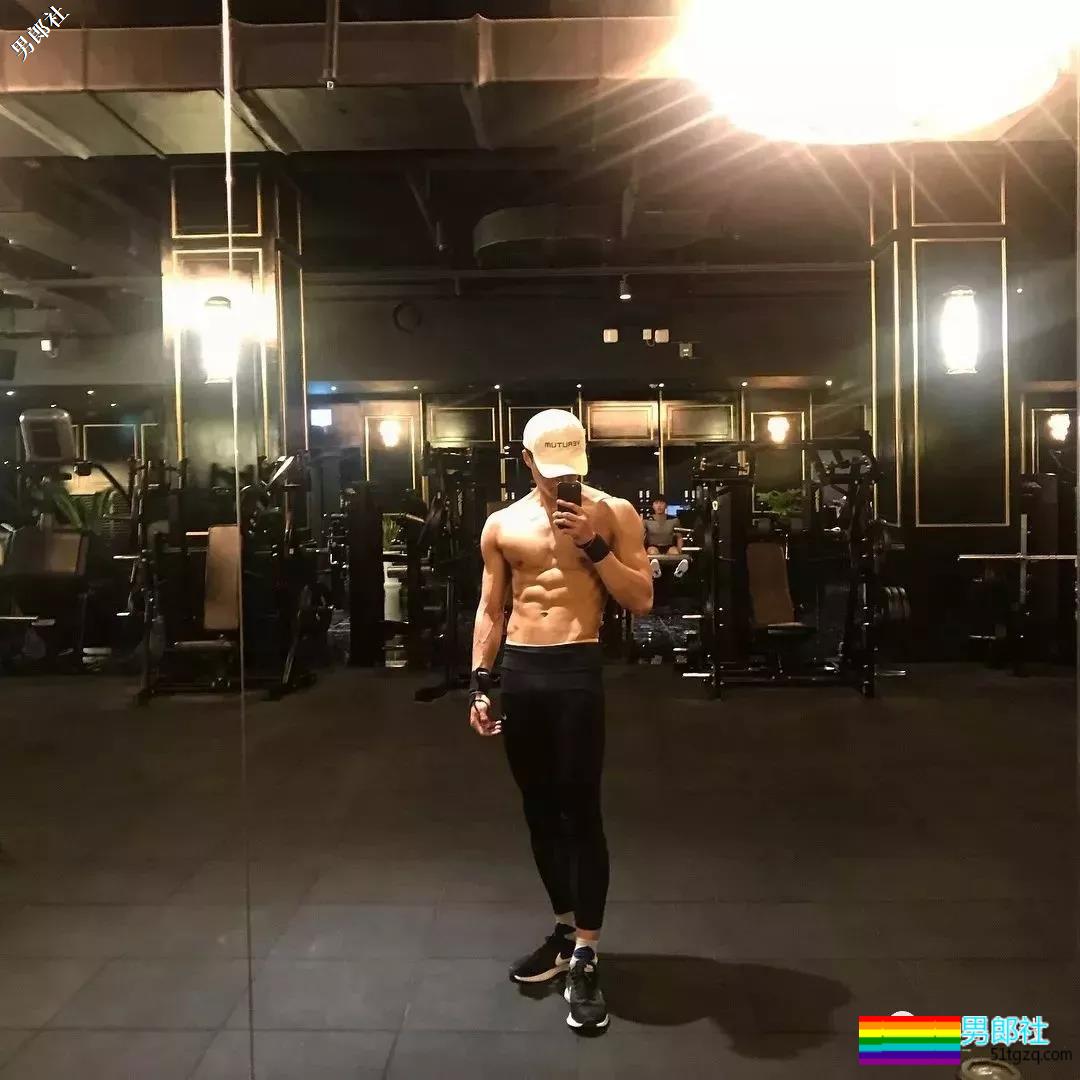 肌肉小狼狗八块腹肌太惹眼,长腿大胸肌的运动Boy! - 51虹马 肌肉小狼狗八块腹肌太惹眼,长腿大胸肌的运动Boy! - 51虹马