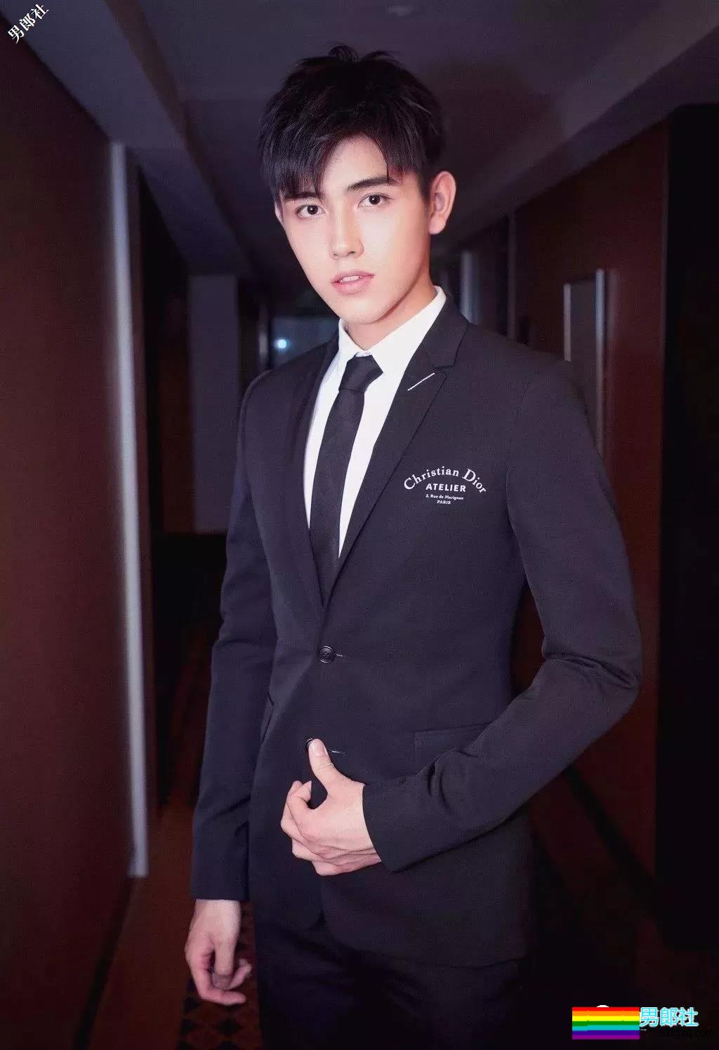 神仙男友一条微博碰瓷半个娱乐圈！可我只想要这个阳光鲜嫩的少年！ - 51虹马