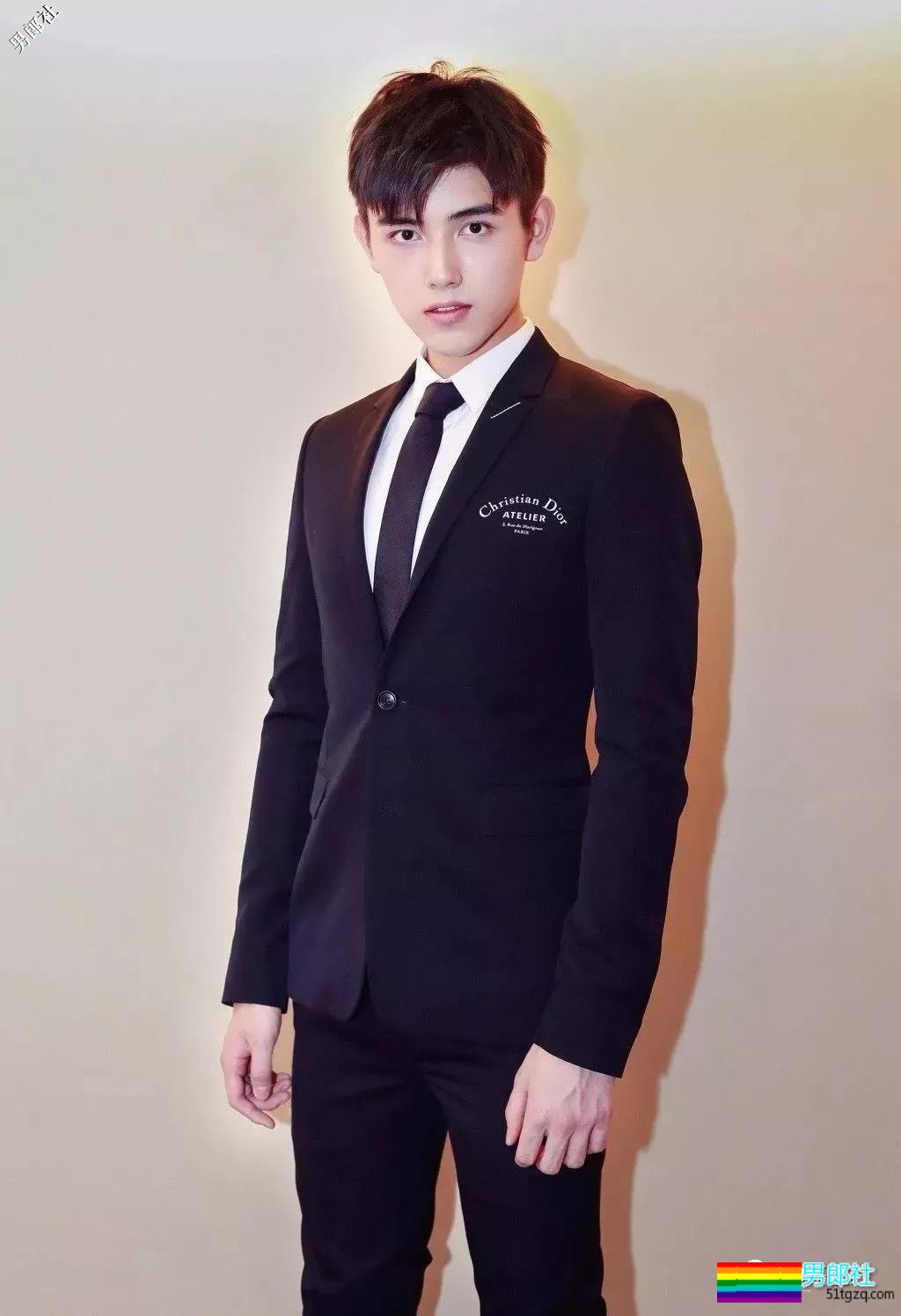 神仙男友一条微博碰瓷半个娱乐圈！可我只想要这个阳光鲜嫩的少年！ - 51虹马