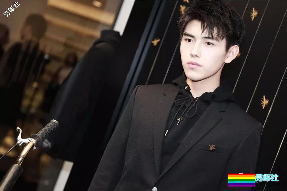 神仙男友一条微博碰瓷半个娱乐圈！可我只想要这个阳光鲜嫩的少年！ - 51虹马