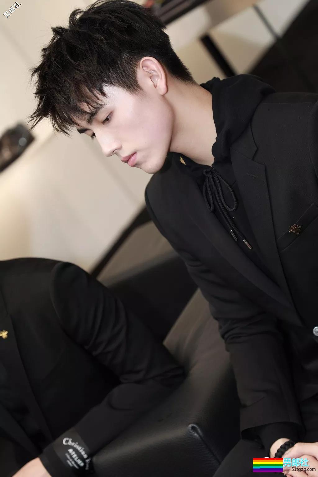 神仙男友一条微博碰瓷半个娱乐圈！可我只想要这个阳光鲜嫩的少年！ - 51虹马