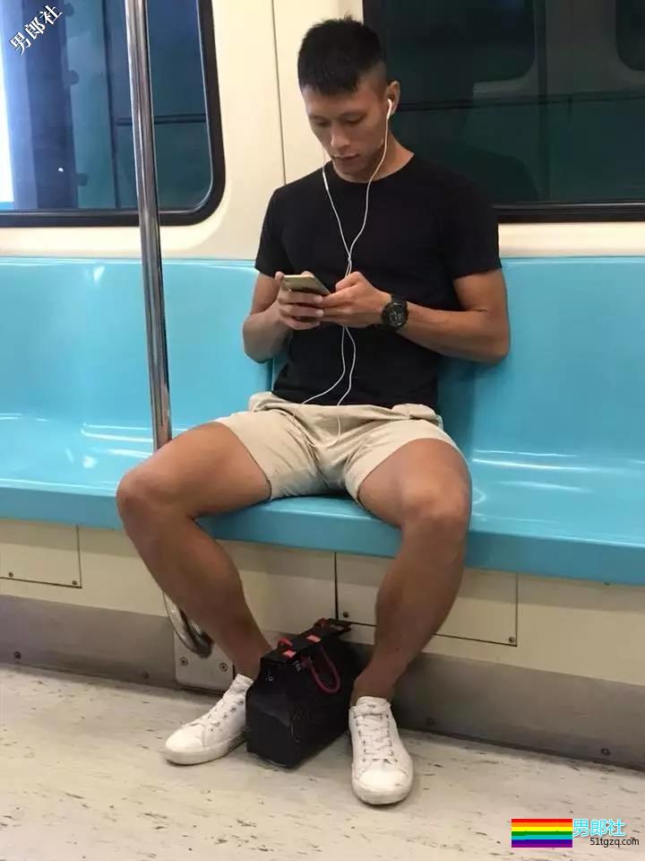 偶遇各款帅哥，体育生，你们要抱走那一只？ - 51虹马