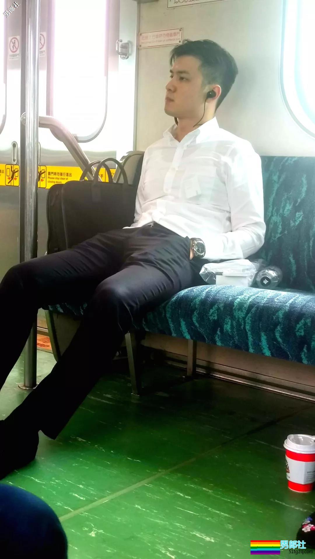 偶遇各款帅哥，体育生，你们要抱走那一只？ - 51虹马