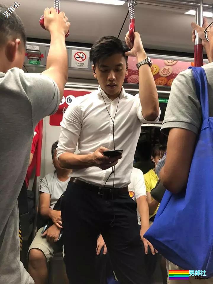 偶遇各款帅哥，体育生，你们要抱走那一只？ - 51虹马