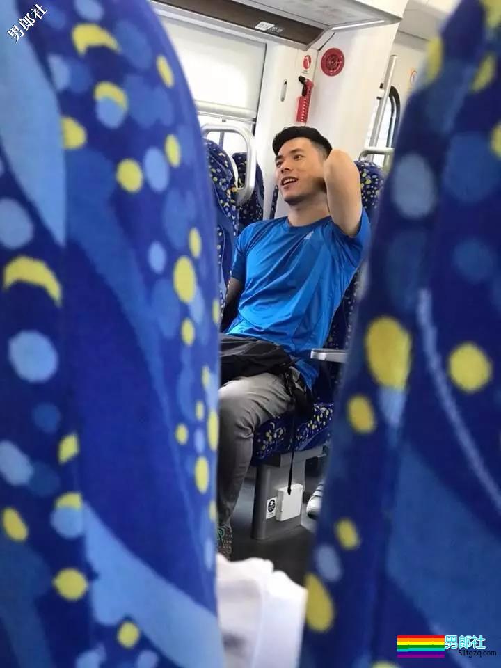 偶遇各款帅哥，体育生，你们要抱走那一只？ - 51虹马