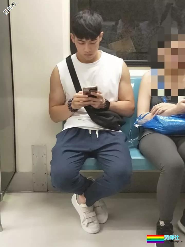 偶遇各款帅哥，体育生，你们要抱走那一只？ - 51虹马