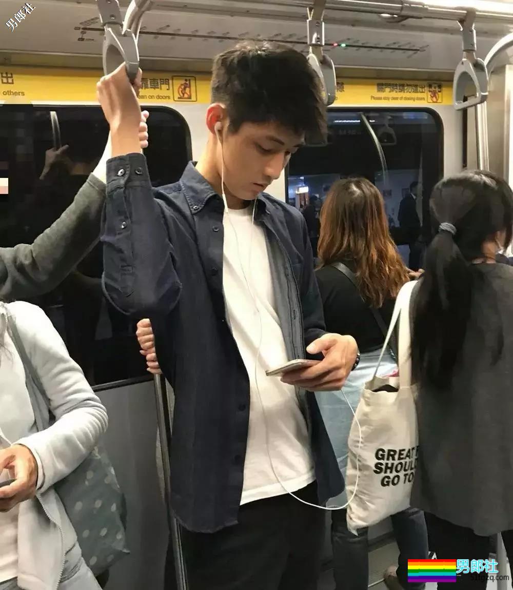 偶遇各款帅哥，体育生，你们要抱走那一只？ - 51虹马