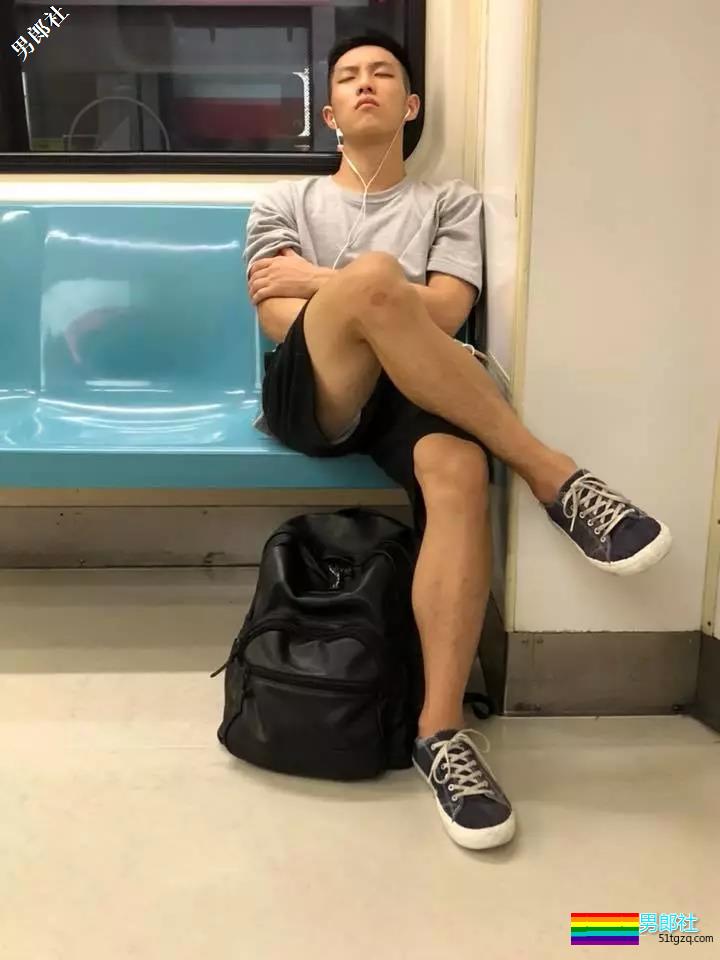 偶遇各款帅哥，体育生，你们要抱走那一只？ - 51虹马