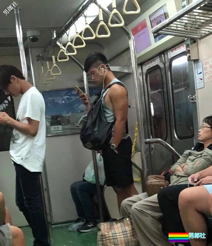 偶遇各款帅哥，体育生，你们要抱走那一只？ - 51虹马