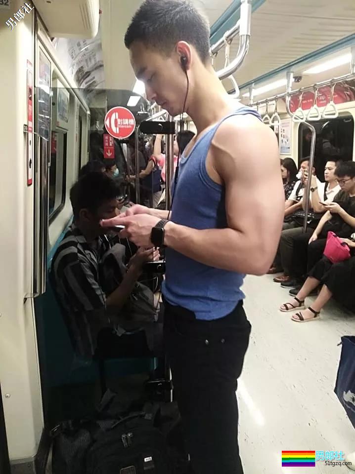 偶遇各款帅哥，体育生，你们要抱走那一只？ - 51虹马