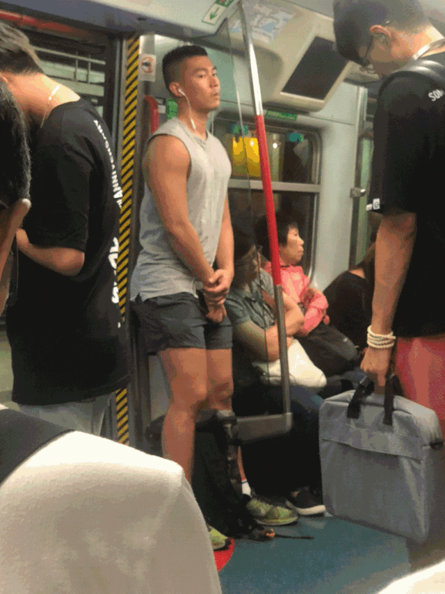 偶遇各款帅哥，体育生，你们要抱走那一只？ - 51虹马