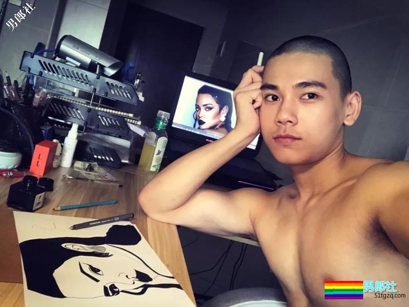 帅兵的萌帅男友发泳池清凉照，翘腹肌让网友羡慕！ - 51虹马