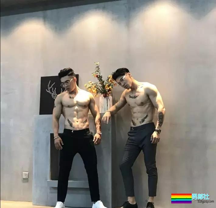 D罩杯大方胸+六块腹肌忠犬教练，和邢怀斌裸胸互动好看到喷鼻血！ - 51虹马