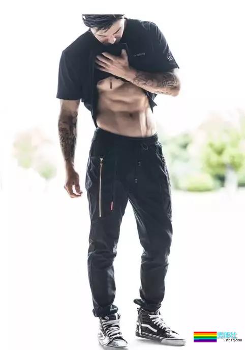 D罩杯大方胸+六块腹肌忠犬教练，和邢怀斌裸胸互动好看到喷鼻血！ - 51虹马