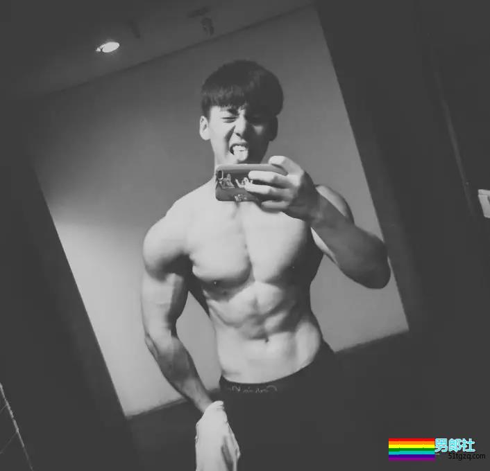 D罩杯大方胸+六块腹肌忠犬教练，和邢怀斌裸胸互动好看到喷鼻血！ - 51虹马