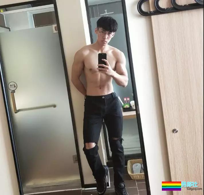 D罩杯大方胸+六块腹肌忠犬教练，和邢怀斌裸胸互动好看到喷鼻血！ - 51虹马