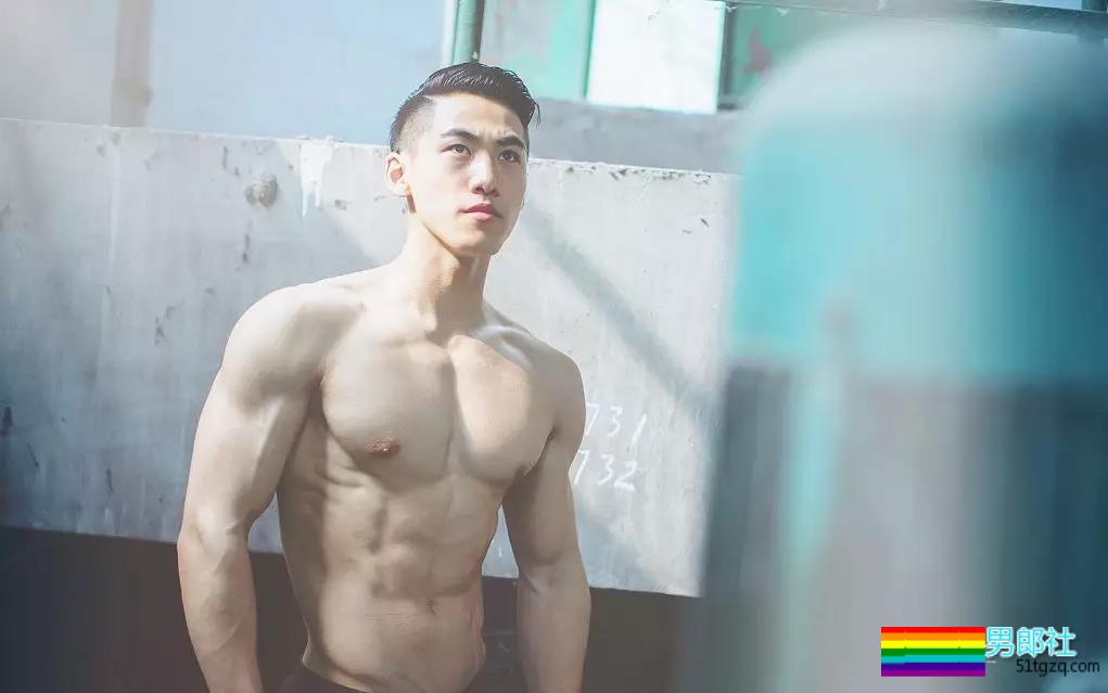 D罩杯大方胸+六块腹肌忠犬教练，和邢怀斌裸胸互动好看到喷鼻血！ - 51虹马