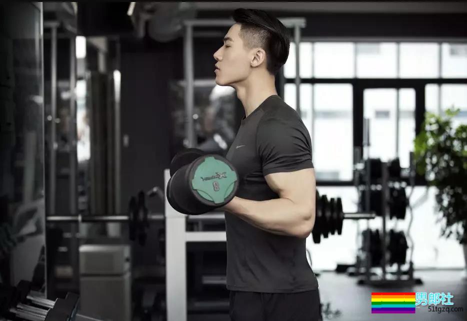 D罩杯大方胸+六块腹肌忠犬教练，和邢怀斌裸胸互动好看到喷鼻血！ - 51虹马