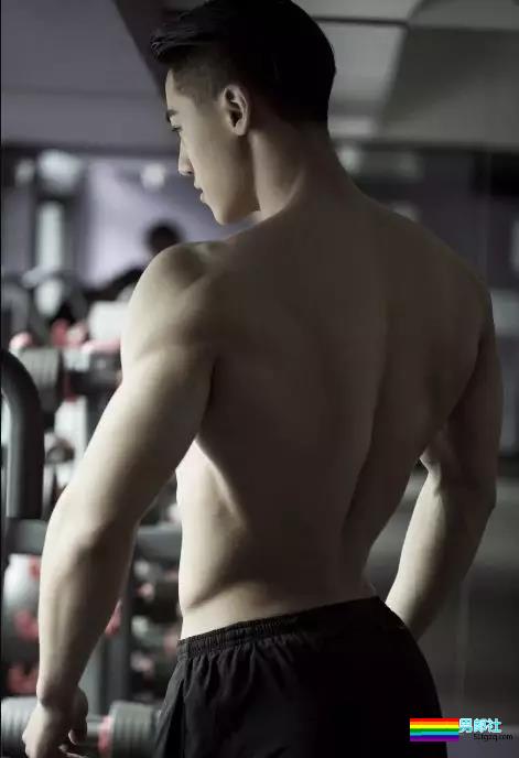 D罩杯大方胸+六块腹肌忠犬教练，和邢怀斌裸胸互动好看到喷鼻血！ - 51虹马