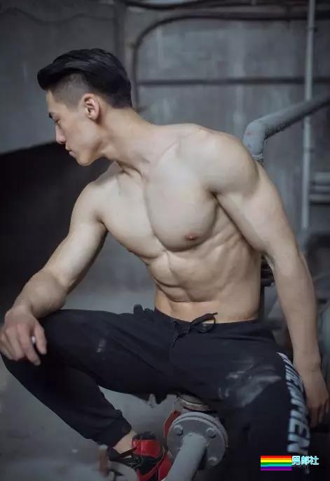 D罩杯大方胸+六块腹肌忠犬教练，和邢怀斌裸胸互动好看到喷鼻血！ - 51虹马