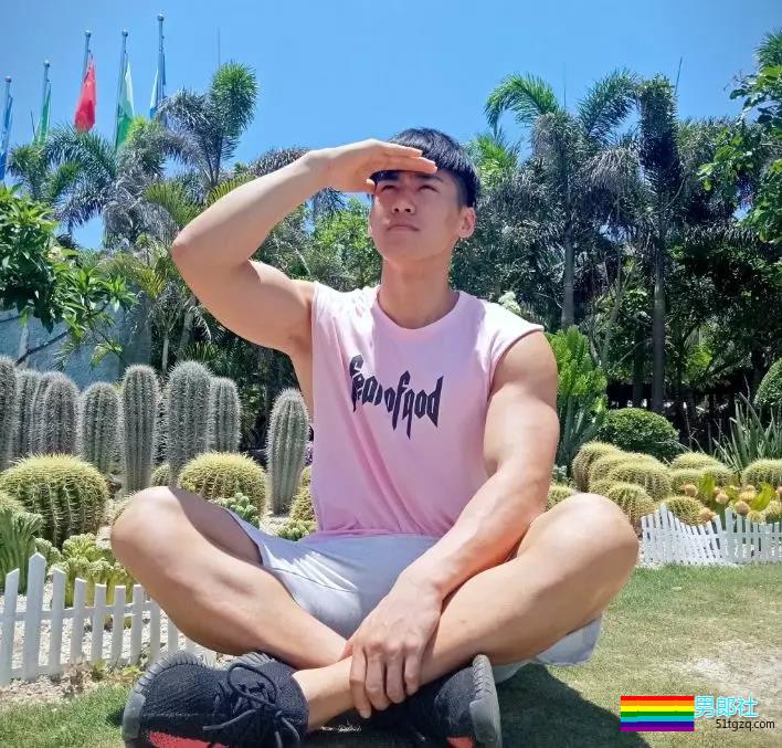 D罩杯大方胸+六块腹肌忠犬教练，和邢怀斌裸胸互动好看到喷鼻血！ - 51虹马