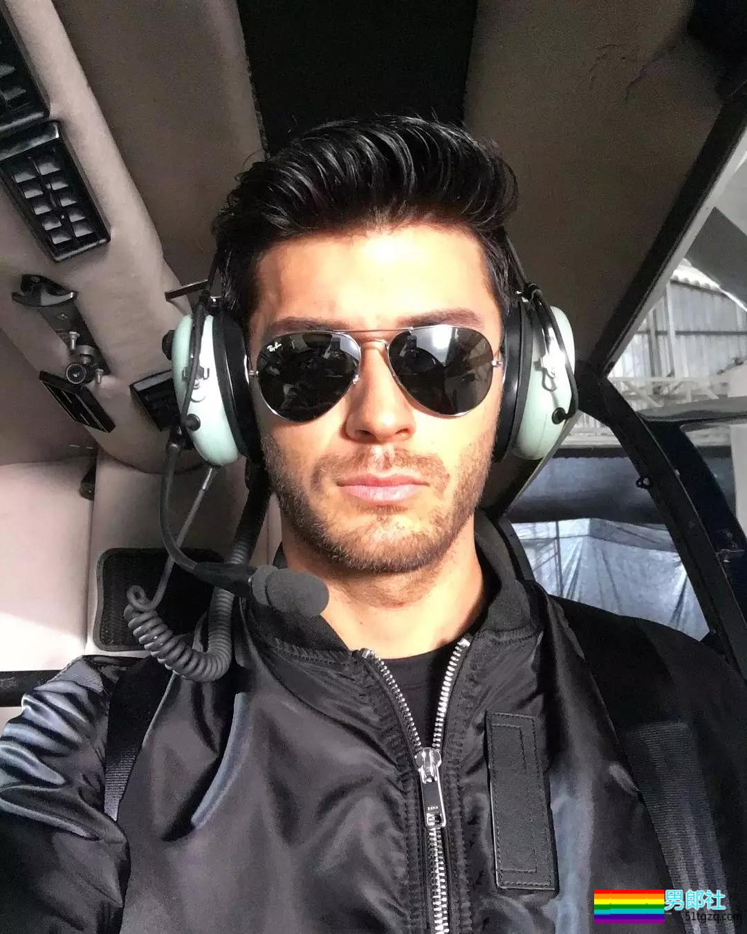 吸入警告：夹在蒋劲夫和女友间的混血大鼻子男模！ - 51虹马