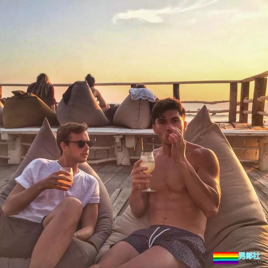 吸入警告：夹在蒋劲夫和女友间的混血大鼻子男模！ - 51虹马