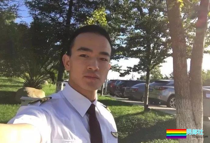 国航帅气空少裤裆藏雷上演制服诱惑 - 51虹马