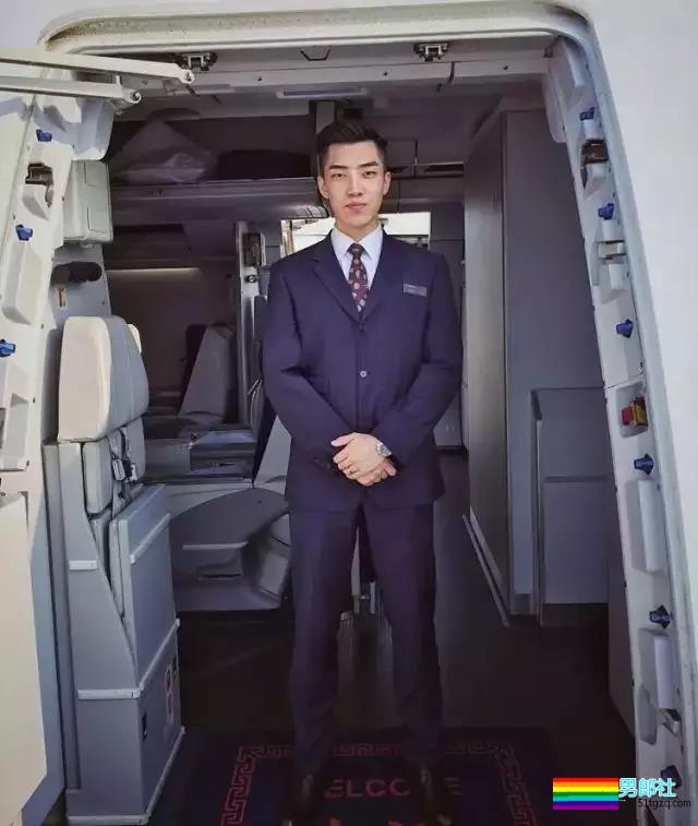 国航帅气空少裤裆藏雷上演制服诱惑 - 51虹马