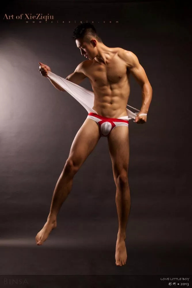 性感内裤男模 小眼睛帅哥组图，内裤透明都快看到了！ - 51虹马
