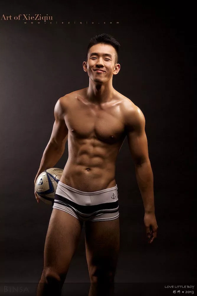 性感内裤男模 小眼睛帅哥组图，内裤透明都快看到了！ - 51虹马