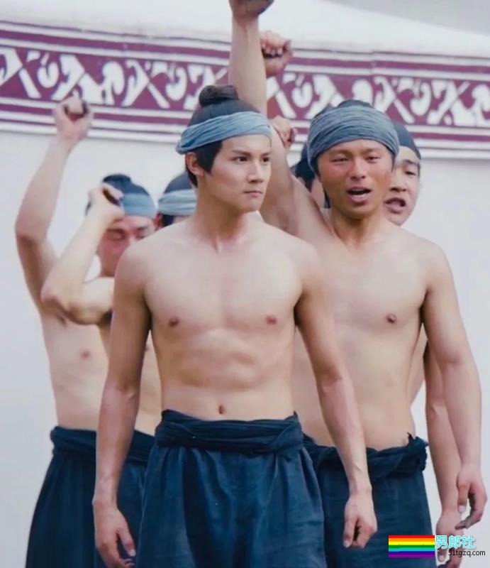 穿女装被疑整容，鲜肉演员沐浴戏遭验货！ - 51虹马