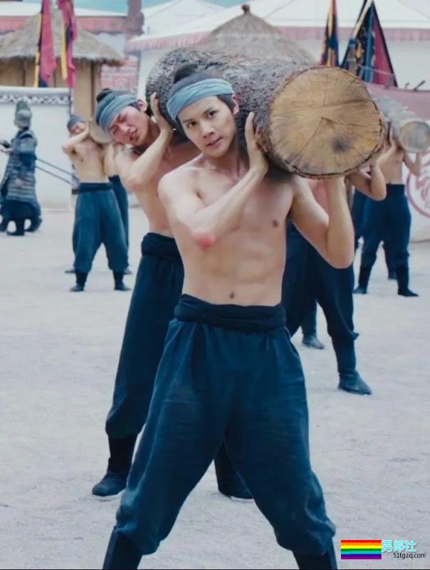 穿女装被疑整容，鲜肉演员沐浴戏遭验货！ - 51虹马