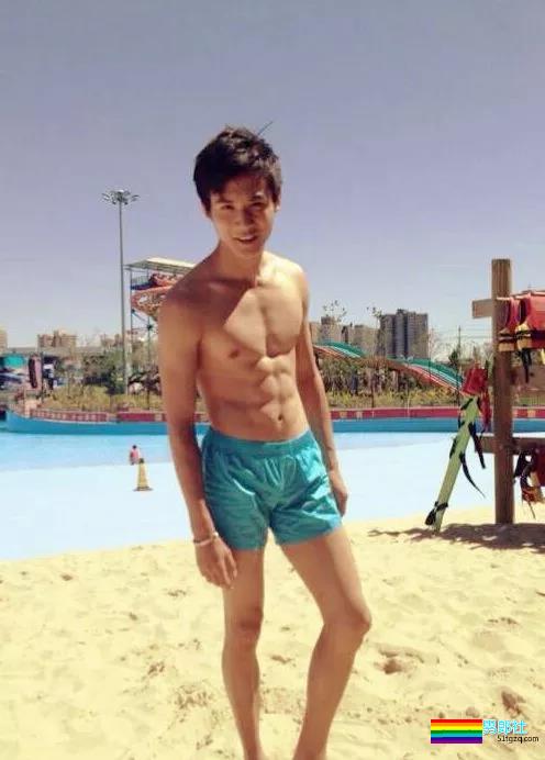 穿女装被疑整容，鲜肉演员沐浴戏遭验货！ - 51虹马