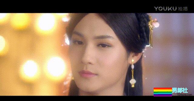 穿女装被疑整容，鲜肉演员沐浴戏遭验货！ - 51虹马