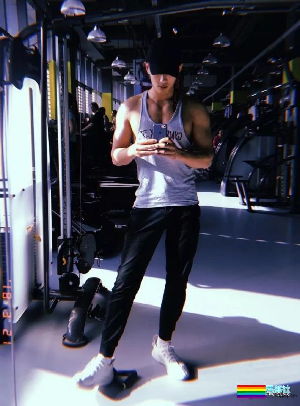 最抢手男模变身摄影师，胸肌腹肌大长腿，这个筋霸小哥哥太skr!-51虹马