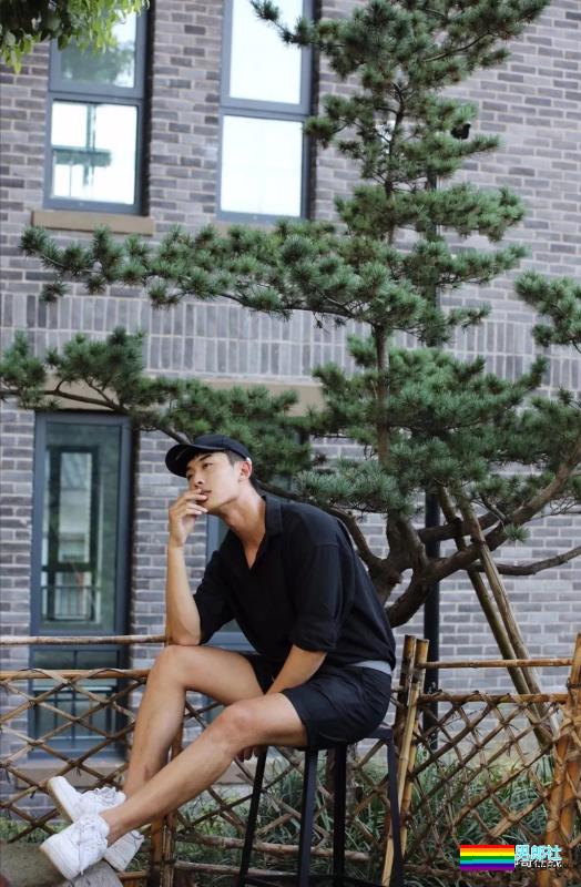 最抢手男模变身摄影师，胸肌腹肌大长腿，这个筋霸小哥哥太skr! - 51虹马