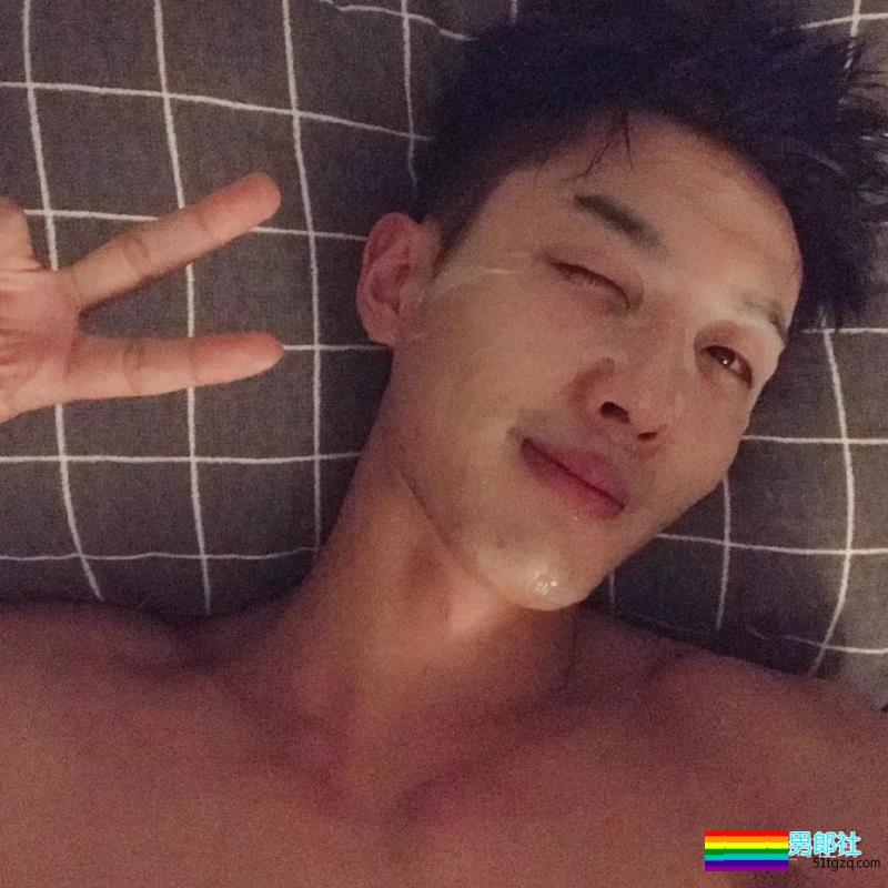 最抢手男模变身摄影师，胸肌腹肌大长腿，这个筋霸小哥哥太skr! - 51虹马