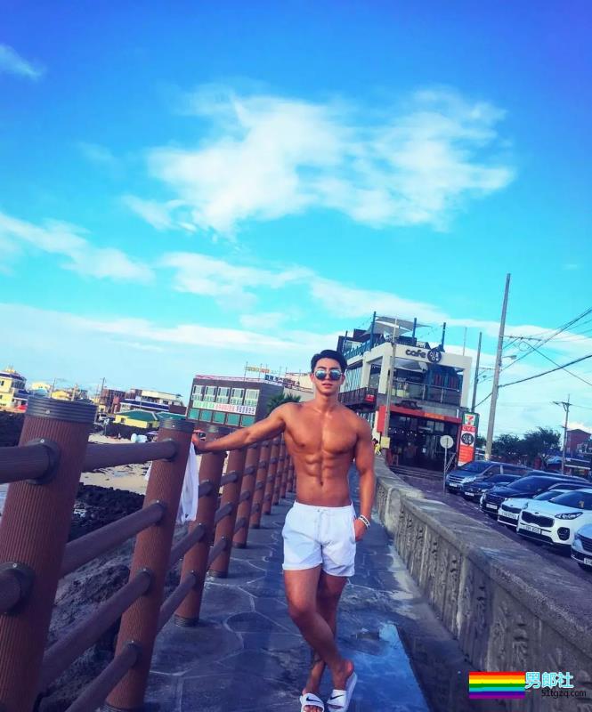 泡菜名媛被爆三温暖搞事，大块肌也逃不过做零？ - 51虹马