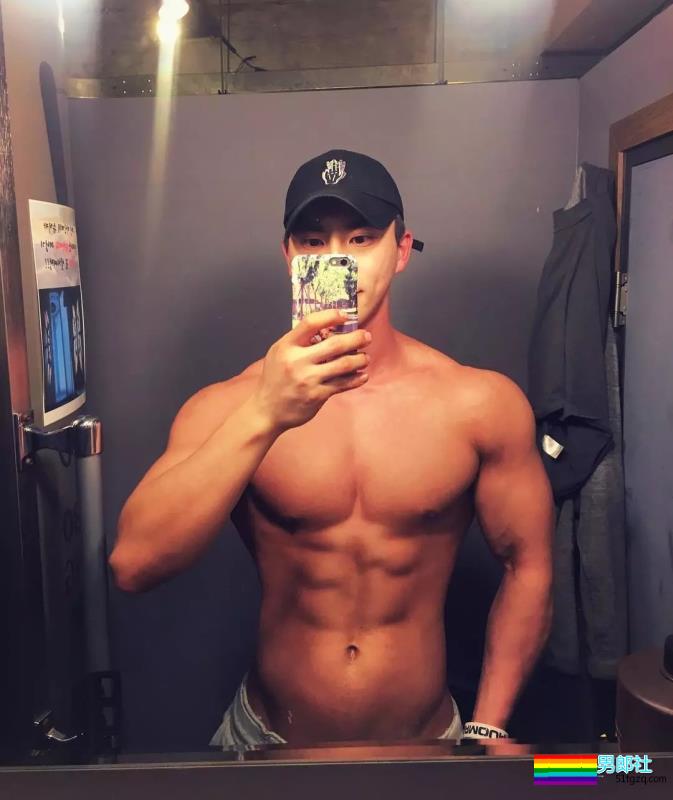 泡菜名媛被爆三温暖搞事，大块肌也逃不过做零？ - 51虹马