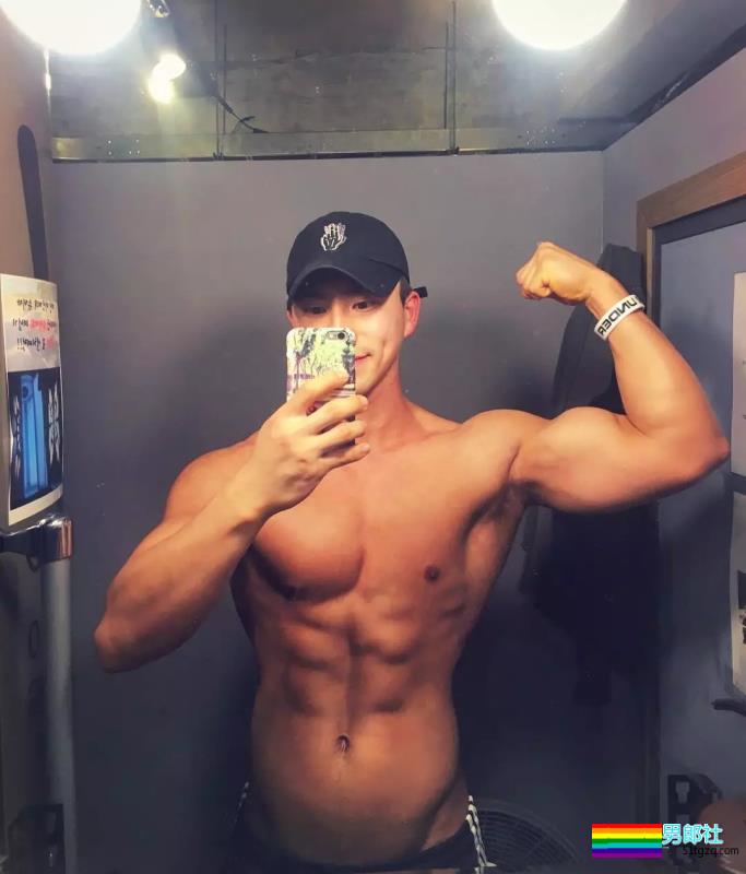 泡菜名媛被爆三温暖搞事，大块肌也逃不过做零？ - 51虹马