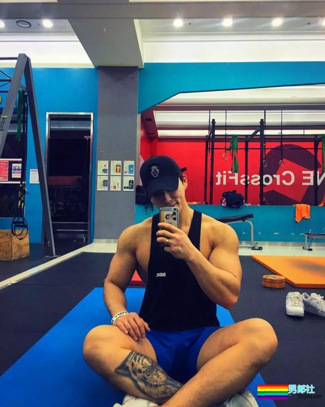 泡菜名媛被爆三温暖搞事，大块肌也逃不过做零？ - 51虹马